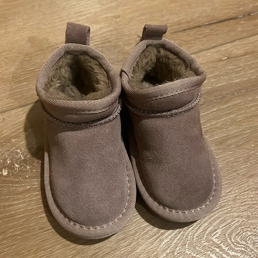 Beautiful brand new just like Ugg! Uk company sold out online